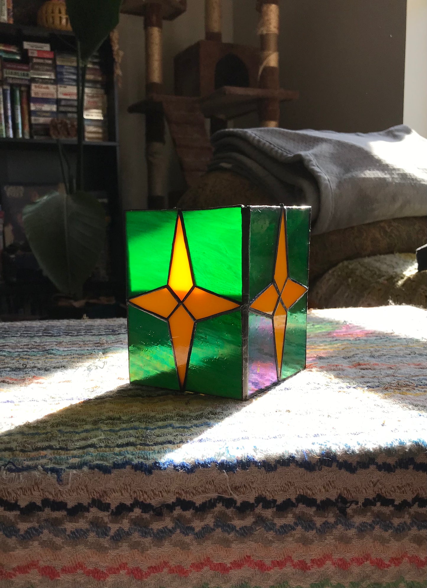 Tiffany-Style Stained Glass Tealight Lantern with Yellow Star on Green Background